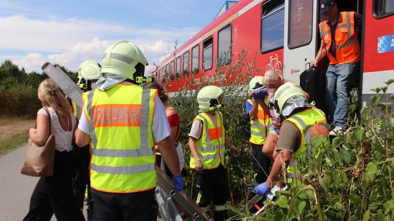 Wegen eines Notarzteinsatzes auf der Bahnstrecke zwischen Straubing und Bogen fielen am Samstag mehrere Züge aus. (Symbolbild).