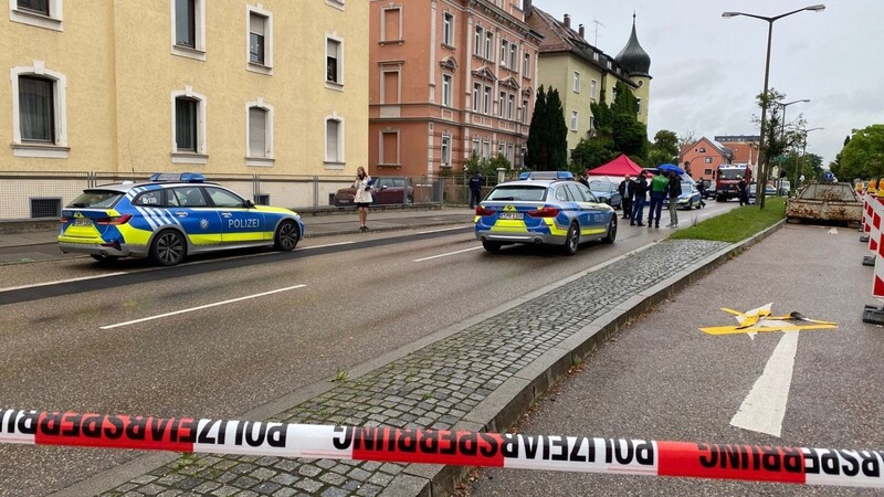 Großeinsatz in Regensburg in der Furtmayrstraße: Laut Polizei wurde ein Mann auf offener Straße am Donnerstagmorgen getötet.