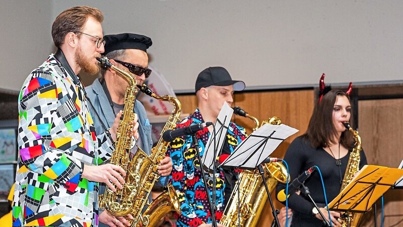 Das Krempl-Sax-Quartett steuerte zum Projekt "Carnevalicon" seinen vollen Sound bei.
