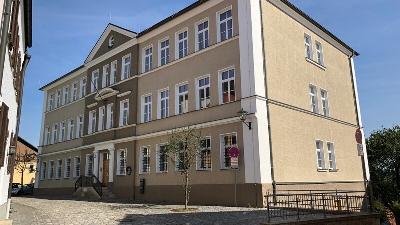 In der alten Knabenschule an der Further Rosenstraße ist die Fachakademie zusammen mit der Kinderpflegeschule untergebracht.
