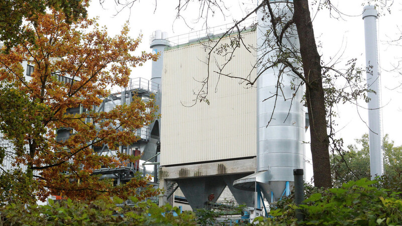 Im Biomasseheizkraftwerk wird unter anderem für Spitzenlasten der Heizkessel mit Gas beheizt. Der Einsatz von reinem Biomethan w