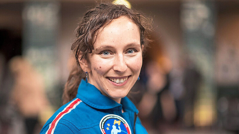 Sie hat einen Traum: Als erste Frau aus Deutschland will Suzanna Randall in den Weltraum fliegen. Nun hat sie ein Buch geschrieben.