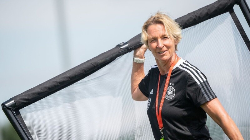Gibt gegen Finnland ihrer zweiten Reihe Gelegenheit zum Vorspielen: Bundestrainerin Martina Voss-Tecklenburg.
