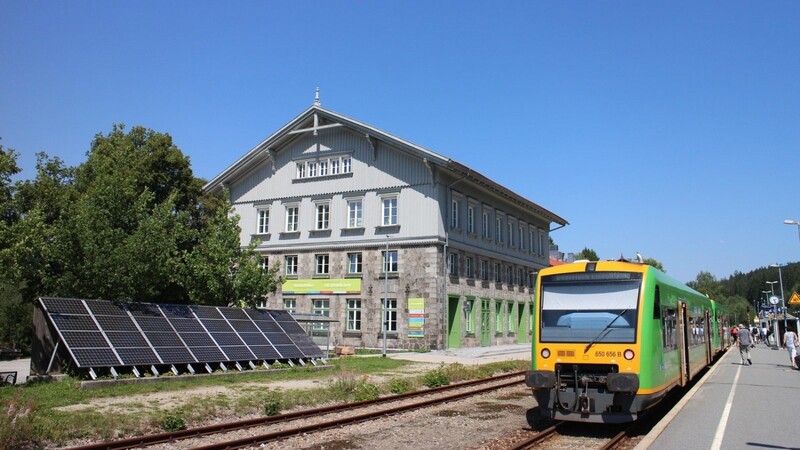 Der historische Grenzbahnhof in Bayerisch Eisenstein. Gemütlich mit der Waldbahn anreisen.