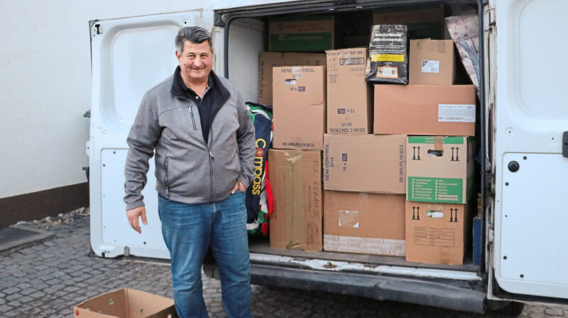 Randvoll war der Transporter von Reiner Dietl Anfang März bei seiner ersten Fahrt an die polnisch-ukrainische Grenze. Am Freitag hat er zwar auch wieder viele Sachspenden im Gepäck, aber er hält dieses Mal Platz für Familien und Kinder frei.