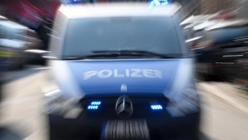 In einem Linienbus nach Regensburg hat ein Unbekannter masturbiert. Die Polizei sucht Zeugen und Geschädigte (Symbolbild).