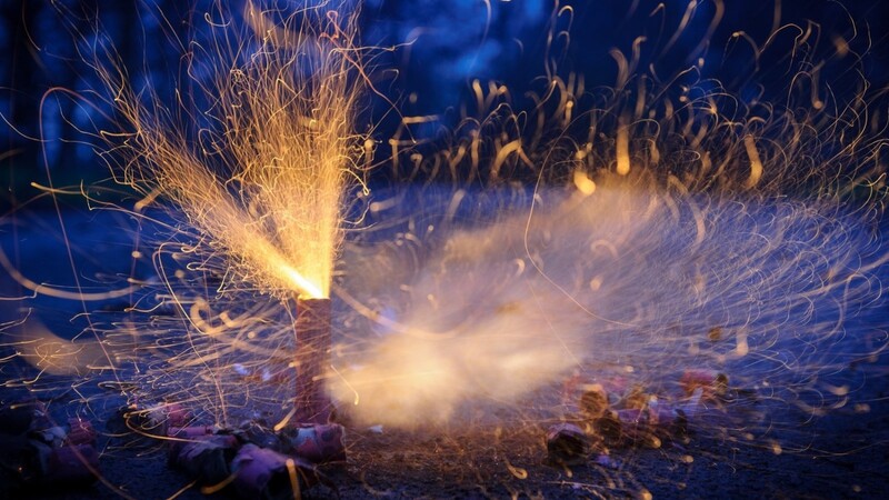 Wer will, darf sich dieses Silvester wieder mit Feuerwerk eindecken und den Jahreswechsel mit Knall und Rauch feiern - außer man wohnt in den Stadkernen größerer ostbayerischer Städte.
