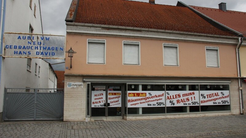 Seit September letzten Jahres steht es leer, das Geschäftshaus von Hans David am Preysingplatz in Plattling (Kreis Deggendorf). Nun hat es neue Besitzer gefunden.