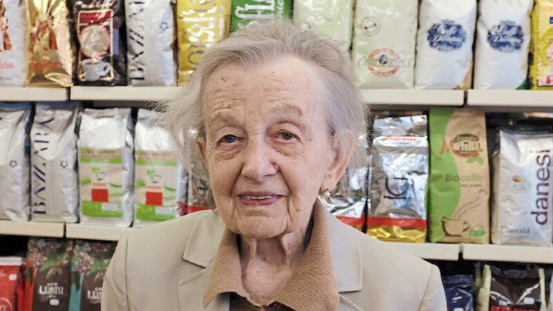 95 Jahre alt wird Maria Schwarz am zweiten Adventssonntag. Nach wie vor steht sie Tag für Tag in ihrem Geschäft in der Liebfrauenstraße.