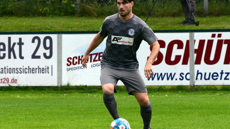 Auch Lucas Altenstrasser soll mithelfen, dass der SV Fortuna Regensburg der Aufstieg in die Bayernliga endlich gelingt.