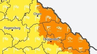 In den orangefarbenen Bereichen soll es laut Deutschem Wetterdienst stellenweise zu schweren Sturmböhen kommen können, für die gelben Bereiche gilt eine Warnung vor Sturmböhen.
