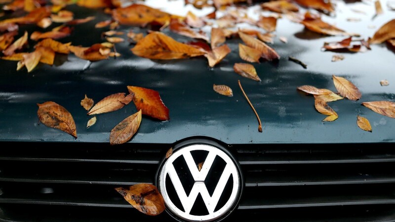 Trüber Herbst für Volkswagen: Der Abgasskandal belastet das Unternehmen schwer.