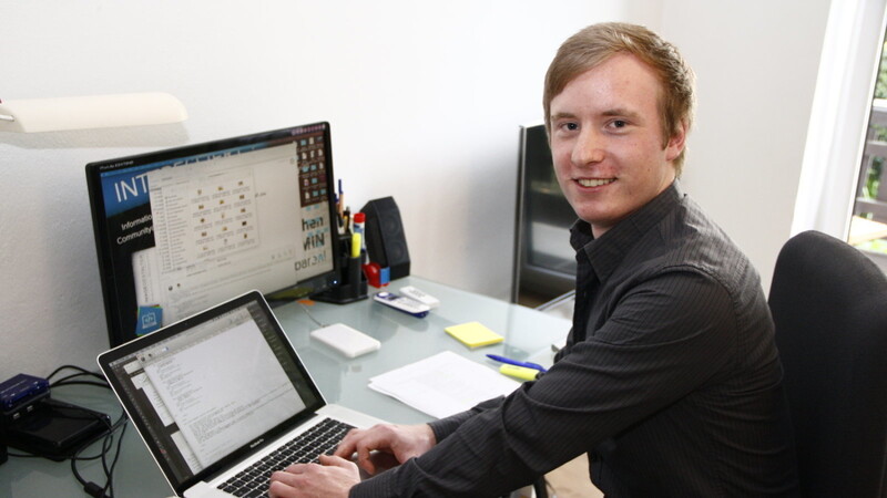 Jonas Viertl gestaltet und programmiert Webseiten.