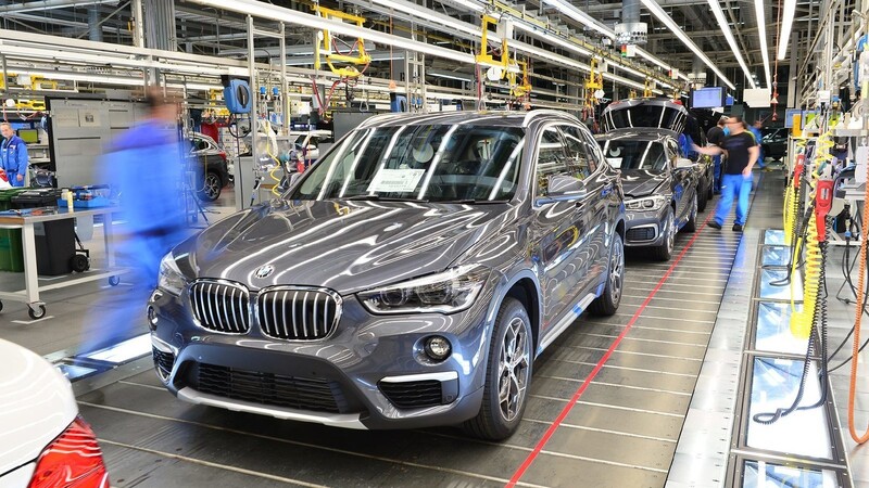 Pro Tag werden bei BMW Regensburg bald statt 1100 Fahrzeugen 1.400 Einheiten produziert. Grund ist die Nachfragesteigerung um elf Prozent.