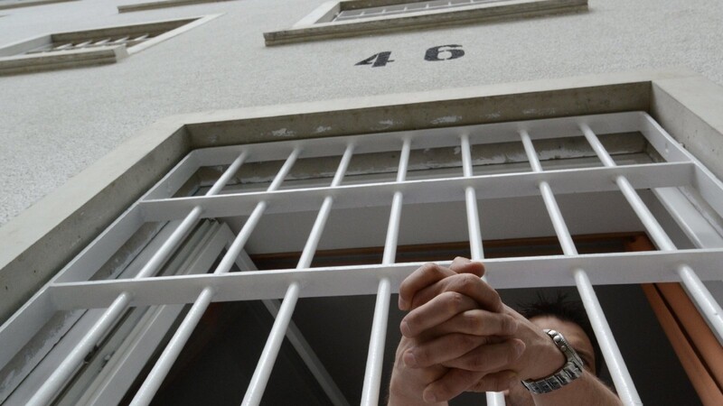 Bundespolizei bringt Vergewaltiger hinter Gittern.