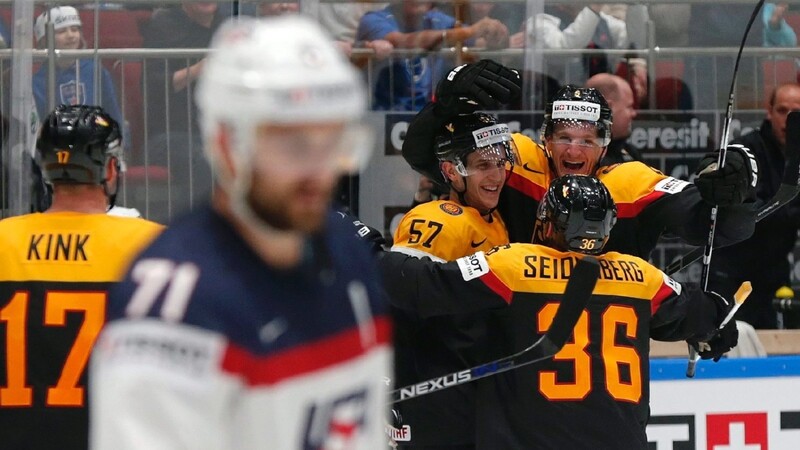 3:2 gegen die USA: Die deutsche Mannschaft jubelt über den nächsten Erfolg bei der Eishockey-WM.