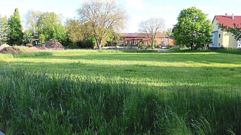 Rund 5 500 Quadratmeter umfasst das Grundstück an der Bayerwaldstraße, auf dem die Gemeinde das Seniorenzentrum plant.