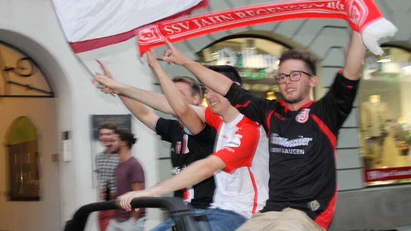 Auch in der Domstadt ließen die Jahn-Fans ihren Club hochleben.