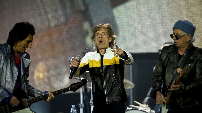 Mick Jagger tanzte und sang, wie man es einem 78-jährigen niemals zutrauen würde. Keith Richards und Ron Wood an den Gitarren harmonierten bestens, auch wenn nicht jeder Einsatz auf den Punkt kam - aber schließlich sind wir bei einer Rock-Show, nicht in der Oper!