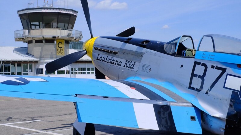 Ein legendäres Flugzeug, die P51 Mustang, besuchte den Straubinger Flugplatz Wallmühle.