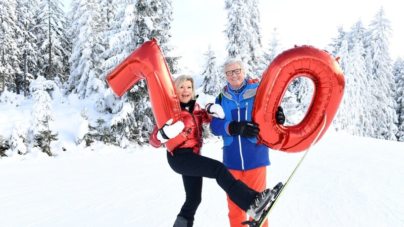 So schee im Schnee: Marianne und Michael Hartl sind nach gesundheitlichen Zwischenfällen im vergangenen Jahr wieder fit und genießen kurz vor Mariannes 70. Geburtstag am 7. Februar ihren Ski-Tag in Fieberbrunn.