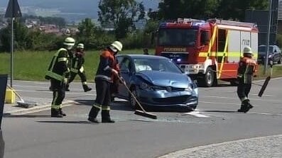 An dem Golf der Furtherin (Bild) wie auch am Mercedes der Unfallverursacherin aus Blaibach entstand jeweils Totalschaden.