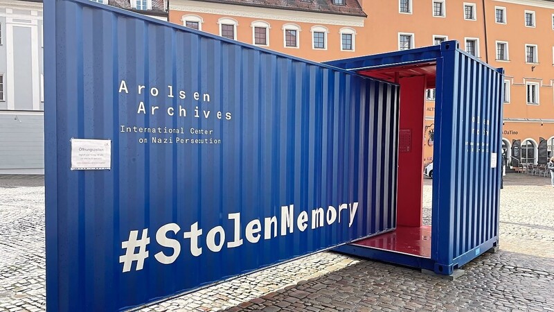 Mit "#StolenMemory" wollen die Arolsen Archives die Geschichten von KZ-Häftlingen in den öffentlichen Raum bringen.