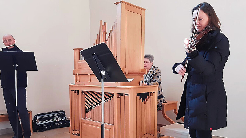 Matthias Jochner (Flöte), Christine Fürbaß (Orgel) und Birgit Adolf (Violine) musizierten.