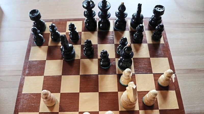 Ein wahrlich königliches Spiel ist das Brettspiel Schach.  r