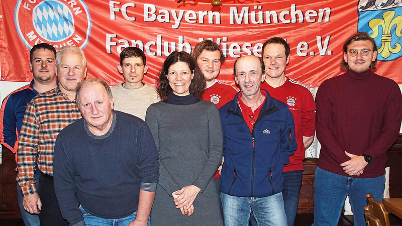 Die Vorstandschaft des Bayernfanclubs Wiesent. Von links: Peter Baumann, Karl Baumann, Hans Braun, Daniel Gallasch, Maria Baumann, Elias Daiminger, Armin Baumgartner, Edmund Schellerer und Benno Daiminger.