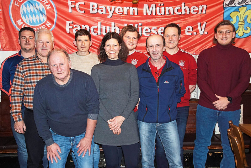 Die Vorstandschaft des Bayernfanclubs Wiesent. Von links: Peter Baumann, Karl Baumann, Hans Braun, Daniel Gallasch, Maria Baumann, Elias Daiminger, Armin Baumgartner, Edmund Schellerer und Benno Daiminger. 