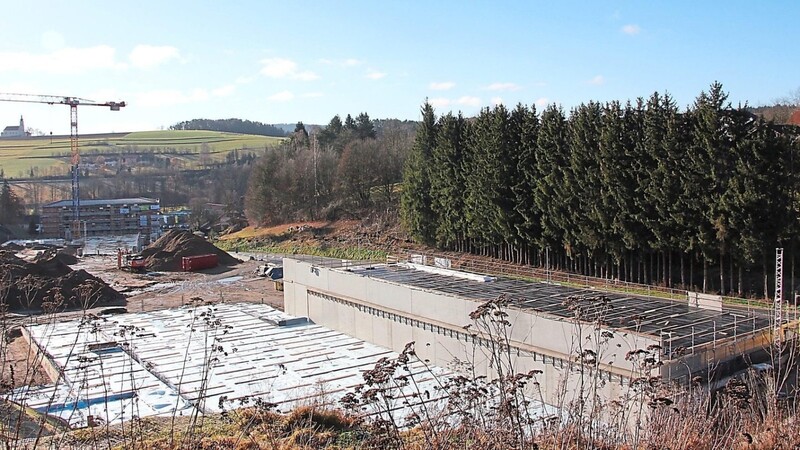 Die größte Baustelle in Bad Kötzting befindet sich an der Westumgehung: Hier entstehen Aldi, dm und Edeka, zwei Wohnanlagen sowie weitere Gewerbeflächen.