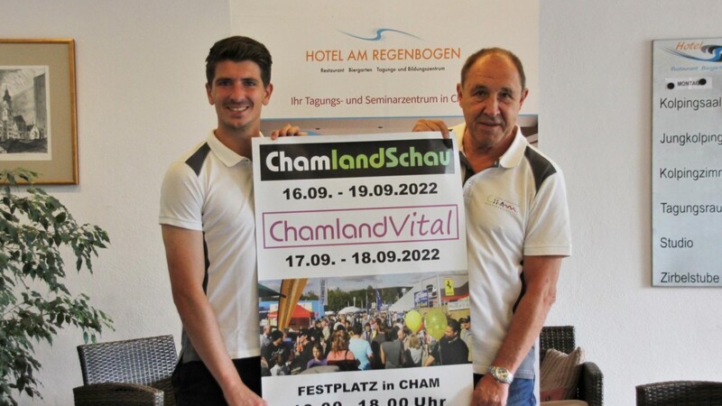 Messemacher Fritz Zenk (rechts) und ChamlandCareer-Projektleiter Jim-Patrick Müller freuen sich auf eine ausstellungsreiche zweite Jahreshälfte.