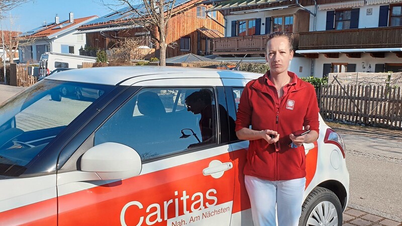 Stephanie ist Altenpflegerin bei der Caritas - das Coronavirus erschwert ihr ihren Arbeitsalltag.