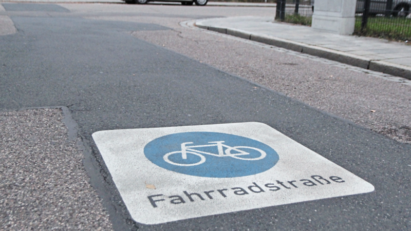 In der Region gibt es immer mehr Straßen für Radfahrer. So auch hier in Regensburg.