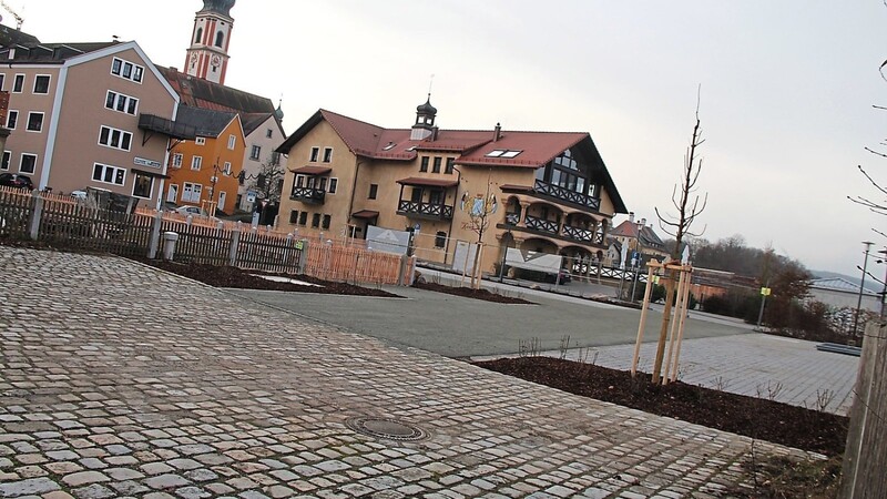 Am Eingang zur Rodinger Altstadt wurden 16 Stellplätze gestaltet.