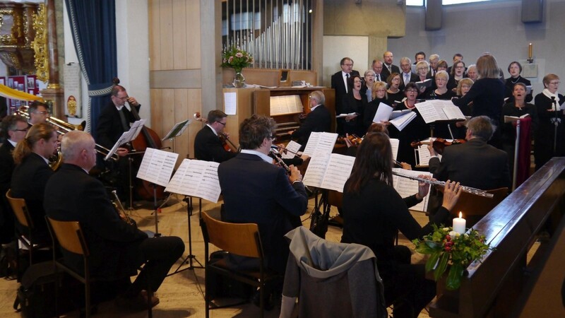 Die Mitgestaltung der Festmesse zum 300-jährigen Kirchenjubiläum durch den Kirchenchor mit dem Philharmonieorchester Pilsen war der letzte Höhepunkt vor Corona.