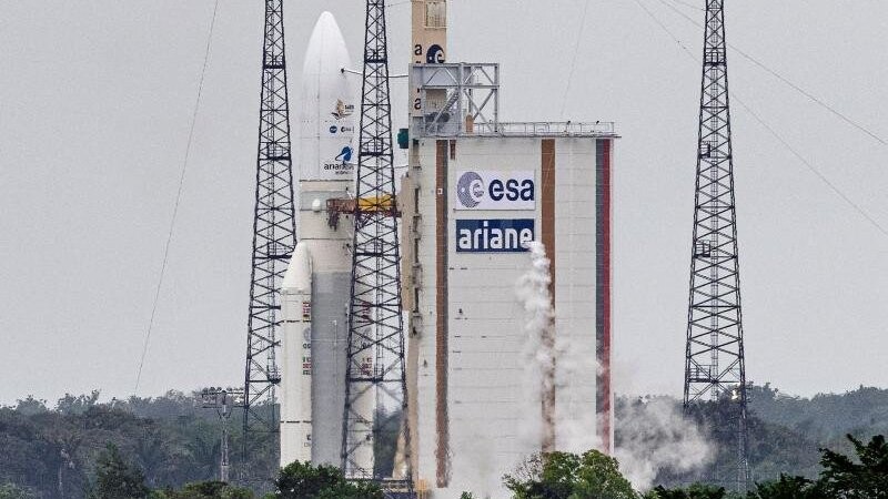 Die Ariane-5-Rakete von Arianespace mit dem James Webb Weltraumteleskop der Nasa an Bord.