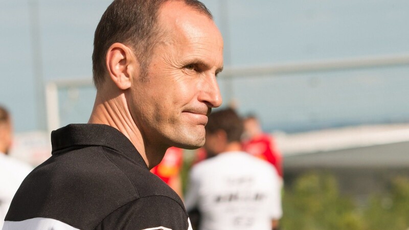 Jahn-Trainer Heiko Herrlich bereitet seine Mannschaft gerade auf die neue Saison in der 3. Liga vor.