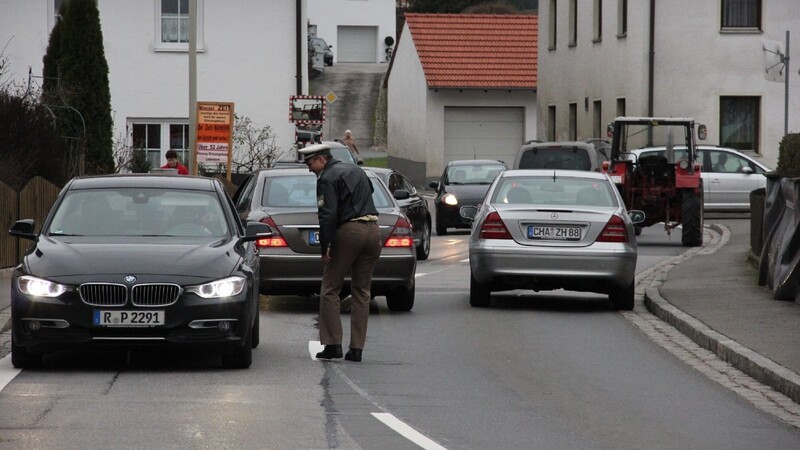 Am Freitag machten die Lederdorner einmal mehr auf die Verkehrsbelastung in ihrem Ort aufmerksam.