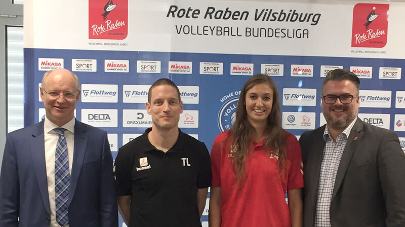 Die neue Kapitänin bei den Roten Raben ist Lena Stigrot (dritte von links). Vor dem Auftaktspiel gegen Schwerin übernimmt die 22-jährige Nationalspielerin das Amt.