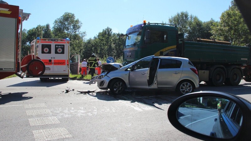 Unfall am Montagmorgen auf der B20 auf Höhe der Ausfahrt Landau-Mitte.