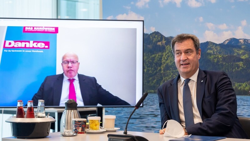 Bayerns Ministerpräsident Markus Söder (r.) und der zugeschaltete Bundeswirtschaftsminister Peter Altmaier versprechen mehr Tempo, niedrigere Preise, aber auch Versorgungssicherheit.