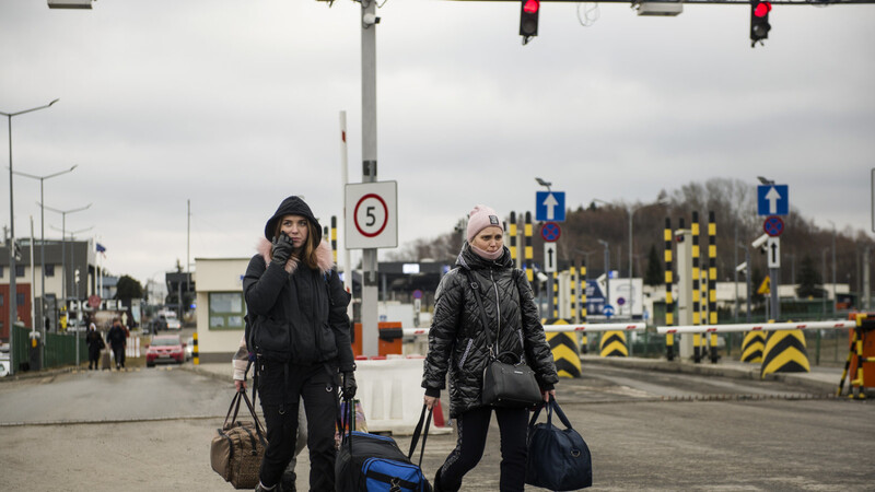 Hunderttausende Menschen fliehen derzeit aus der Ukraine und suchen Schutz in den Nachbarländern. Auch der Landkreis Landshut be