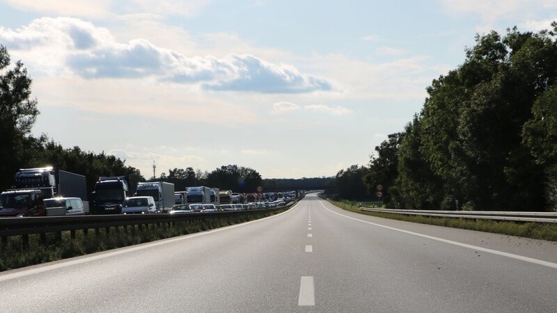 Die Autobahn kam vor 40 Jahren nach Wörth.  Fotos: Raith / Karl (1)/Wiki-Commons-Blechmodelle-Gomera-b