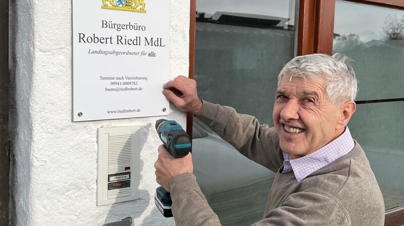 MdL Robert Riedl hat in Bad Kötzting in der Oberen Arndorfer Straße 9 sein Bürgerbüro eröffnet.