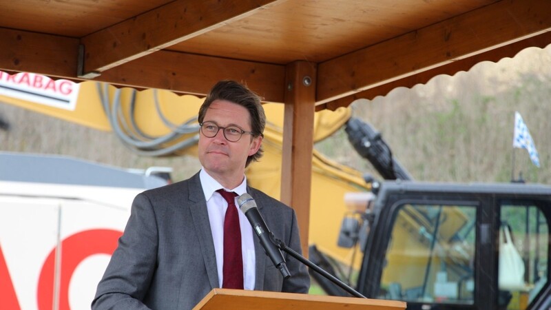 Bundesverkehrsminister Andreas Scheuer startete den Ausbau der A3.