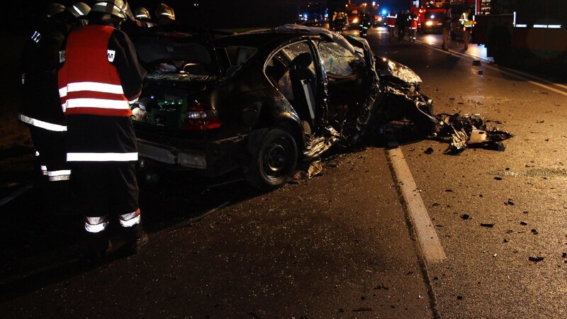 Der Unfall auf der B20 bei Cham im Januar 2015 hatte schwere Folgen: Die Beifahrerin und Lebensgefährtin des Unfallverursachers starb.