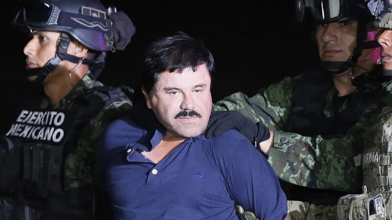 Der nach einem spektakulären Gefängnisausbruch gefasste mexikanische Drogenboss "El Chapo" hat während seiner Flucht dem US-Filmstar Sean Penn ein Interview gegeben.