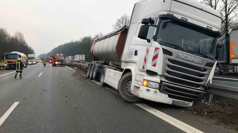 Auf der A3 bei Nittendorf kam es zu einem Unfall mit einem LKW.